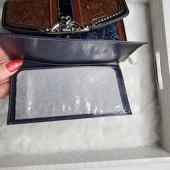 Vintage 90s MC Marc Chantal Navy and Brown Tooled Leather Crossbody bag - Picture 11 of 15